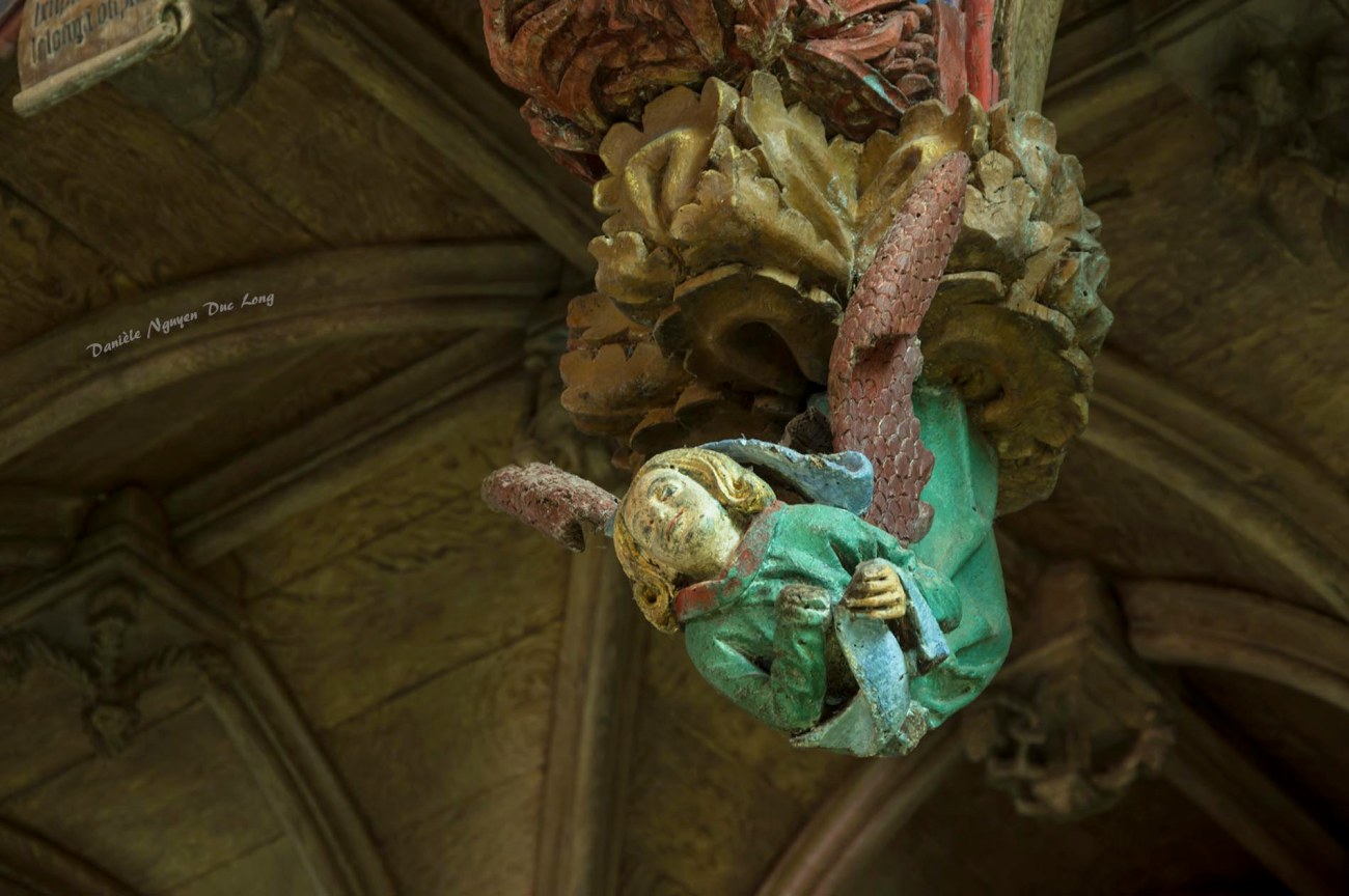 Chapelle Saint-fiacre Le Faouët, Bretagne, détail jubé en bois polychrome côté nef