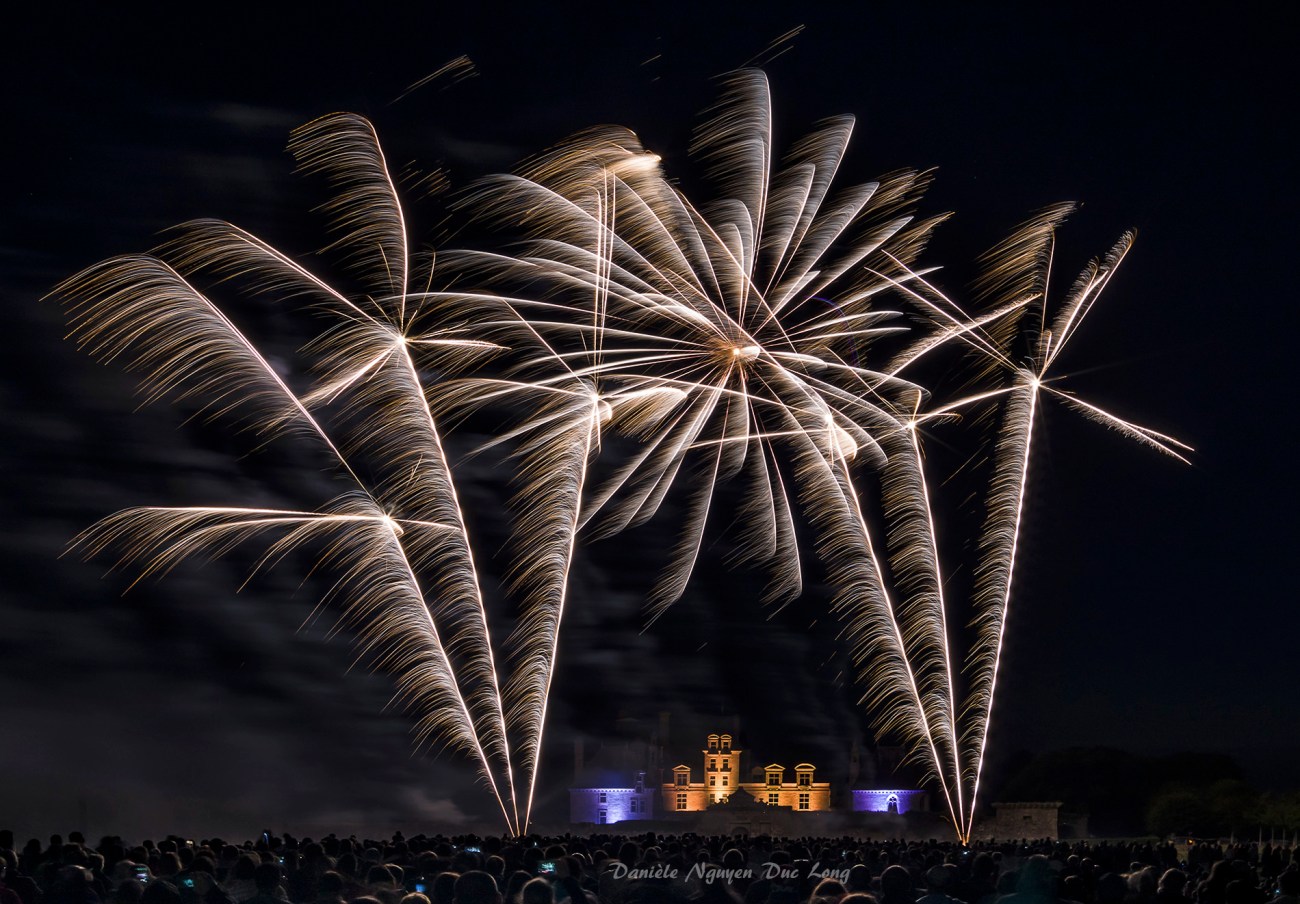 Feu d'artifice baroque au château de Kerjean, 400 ans de marquisat château de Kerjean, Saint-Vougay , Bretagne, Finistère, feu d'artifice, Feu d'artifice baroque au château de Kerjean, 400 ans de marquisat château de Kerjean, Saint-Vougay , Bretagne, Finistère, feu d'artifice,
