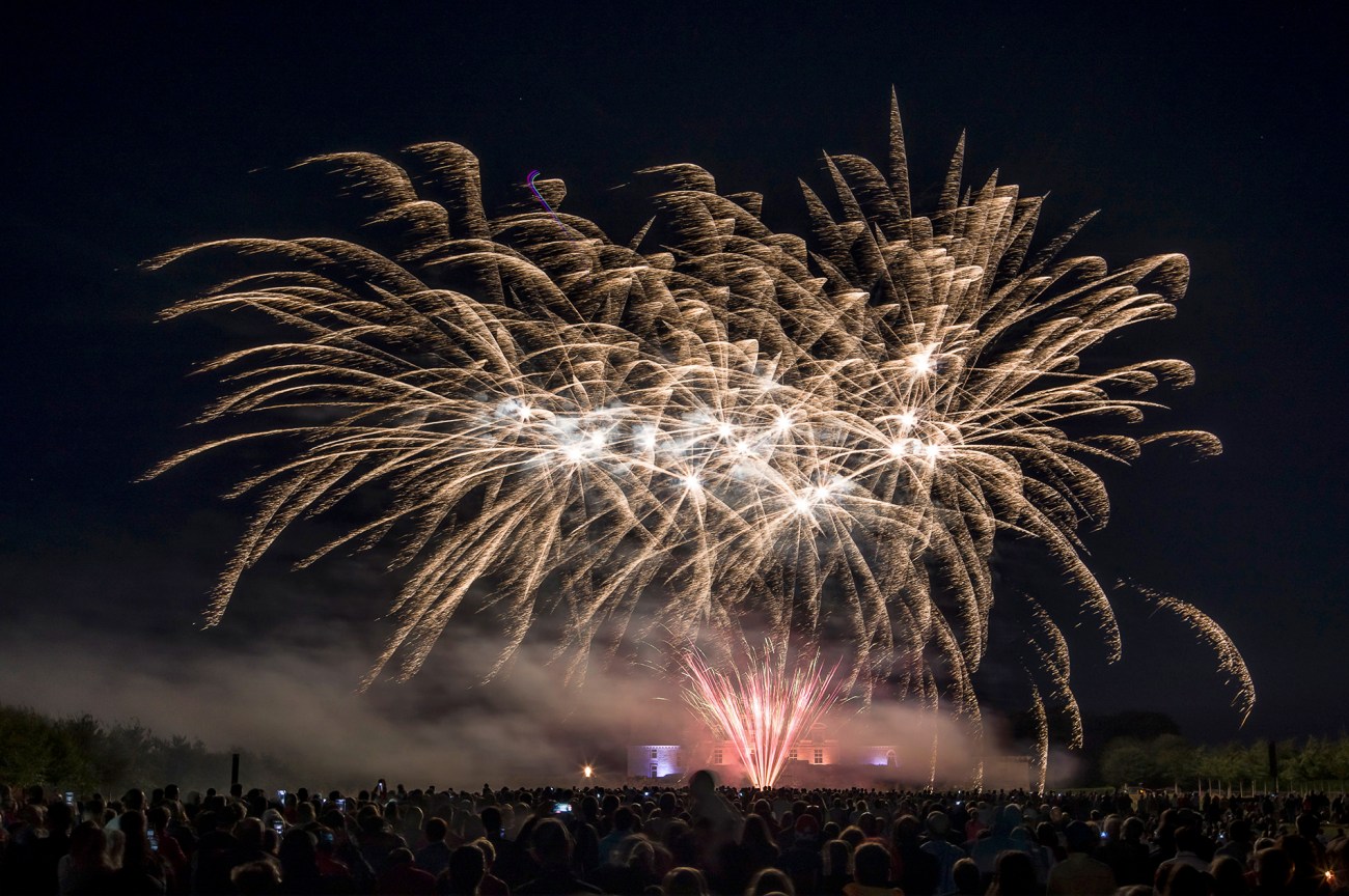 Feu d'artifice baroque au château de Kerjean, 400 ans de marquisat château de Kerjean, Saint-Vougay , Bretagne, Finistère, feu d'artifice, Feu d'artifice baroque au château de Kerjean, 400 ans de marquisat château de Kerjean, Saint-Vougay , Bretagne, Finistère, feu d'artifice,
