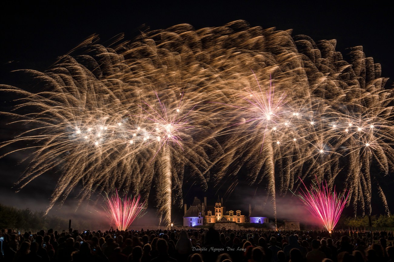 Feu d'artifice baroque au château de Kerjean, 400 ans de marquisat château de Kerjean, Saint-Vougay , Bretagne, Finistère, feu d'artifice, Feu d'artifice baroque au château de Kerjean, 400 ans de marquisat château de Kerjean, Saint-Vougay , Bretagne, Finistère, feu d'artifice,