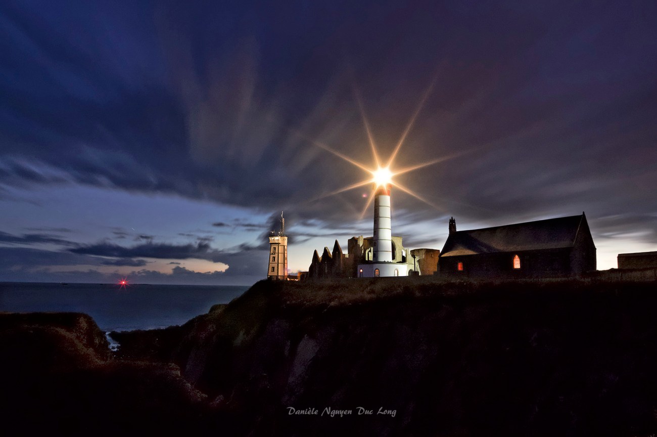 début de nuit à la pointe Saint-Mathieu, pointe Saint-Mathieu, Bretagne, Finistère 
