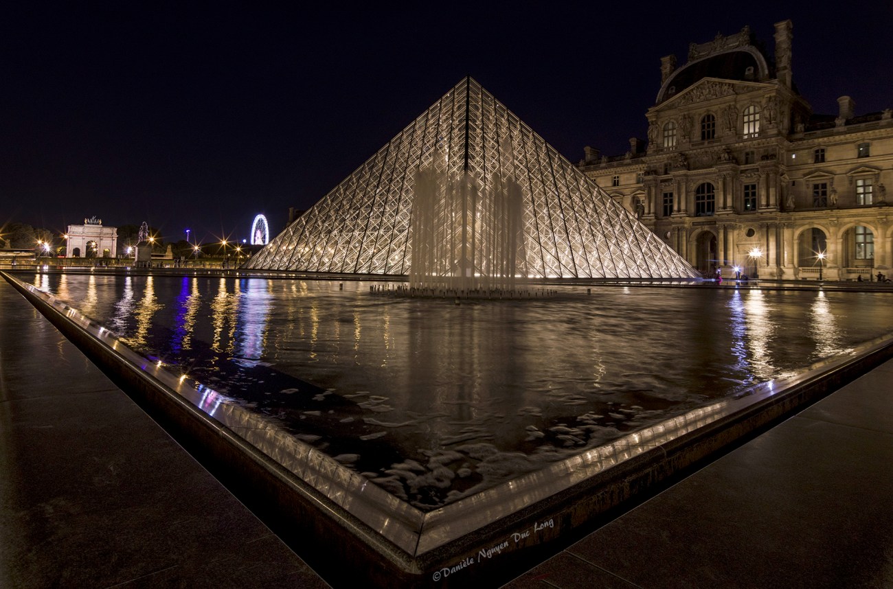 Paris bye night, Pyramide du Louvre de nuit, Pyramide du Louvre, Paris, Paris la nuit.