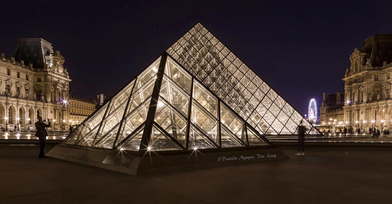 Paris bye night, Pyramide du Louvre de nuit, Pyramide du Louvre, Paris, Paris la nuit.