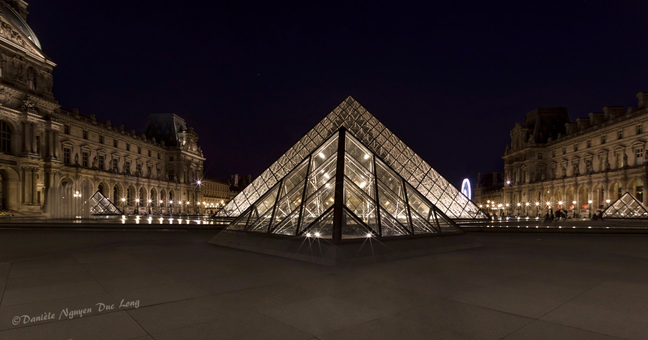 Paris bye night, Pyramide du Louvre de nuit, Pyramide du Louvre, Paris, Paris la nuit.