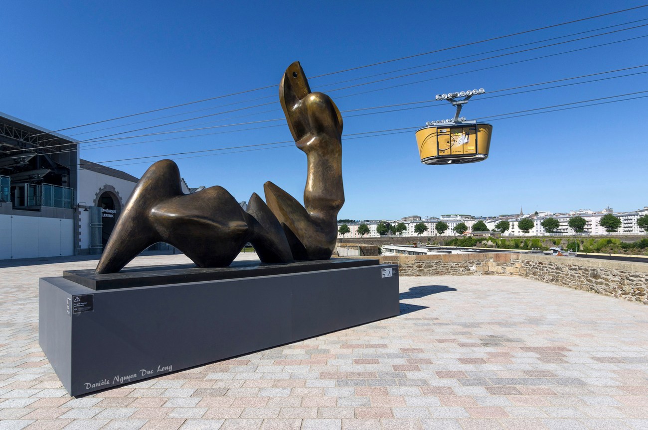 Two piece reclining figure, sculpture de Henry Moore, téléphérique de Brest, Tour de France à Brest, les Capucins à Brest, Brest, Finistère, Bretagne