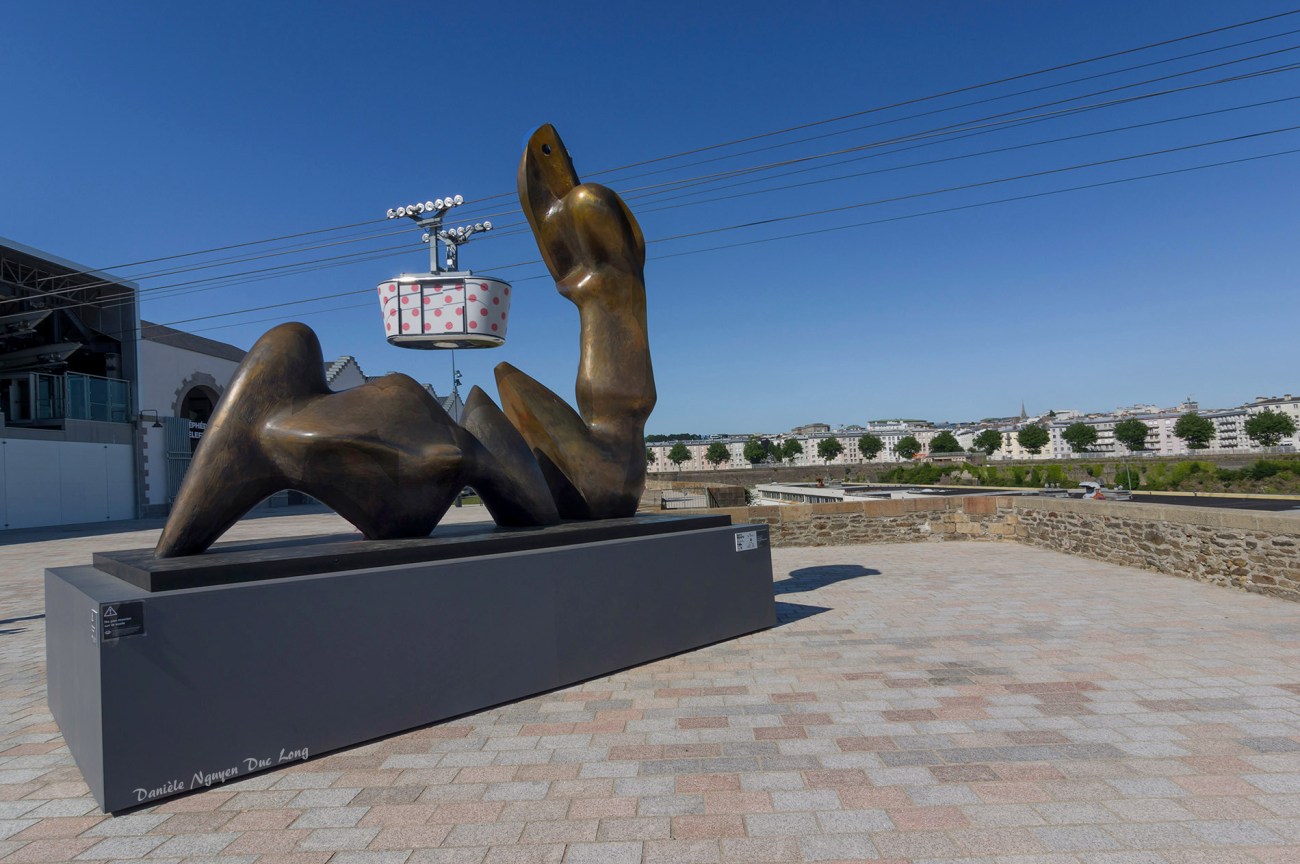 Two piece reclining figure, sculpture de Henry Moore, téléphérique de Brest, Tour de France à Brest, les Capucins à Brest, Brest, Finistère, Bretagne