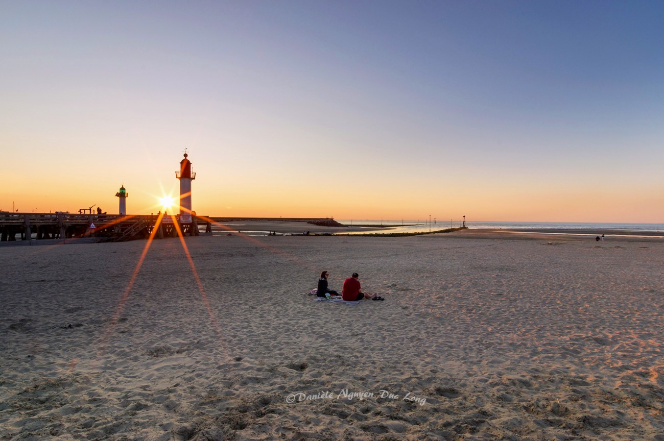 coucher de soleil Trouville, Trouville sur mer, Calvados, Normandie, phare rouge de Trouville